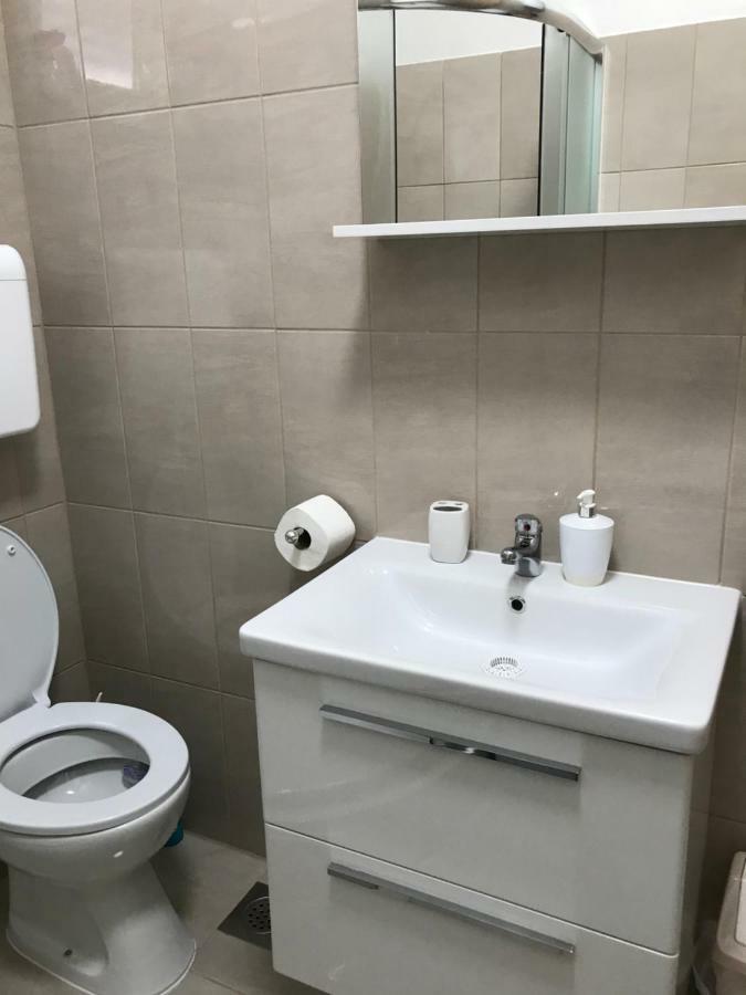 Apartman Mirjana With Terrace And Free Parking Donji Okrug Exterior foto