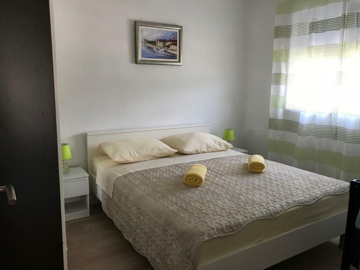 Apartman Mirjana With Terrace And Free Parking Donji Okrug Exterior foto