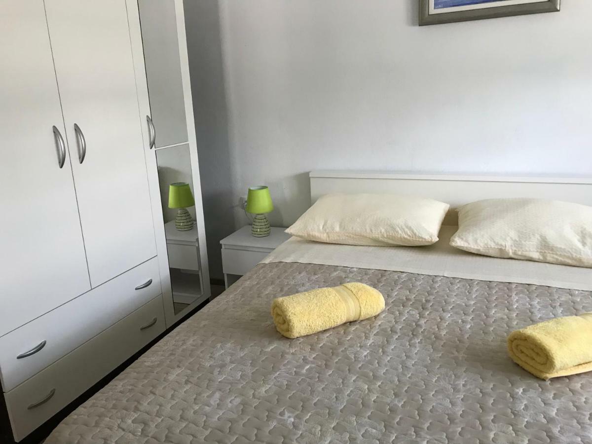 Apartman Mirjana With Terrace And Free Parking Donji Okrug Exterior foto